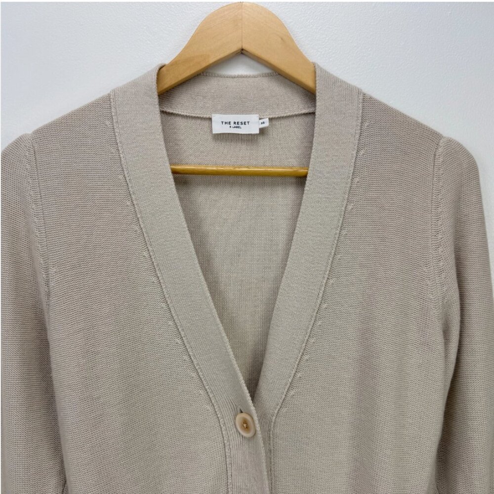 The Reset R Label The Babe Cardigan Sweater Crop V-Neck Minimalist Classic - Picture 6 of 16